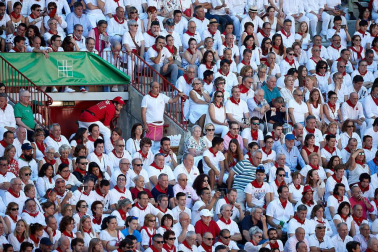 Público asistente a la Plaza de Toros de Pamplona durante la octava corrida de la Feria del Toro 2019 con la ganadería de Miura para los diestros Rafaelillo, Octavio Chacón y Juan Leal.