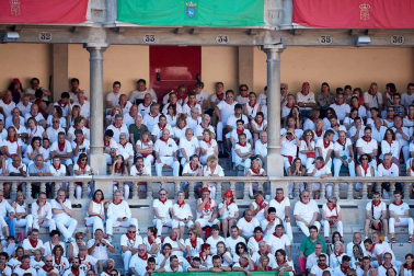 Público asistente a la Plaza de Toros de Pamplona durante la octava corrida de la Feria del Toro 2019 con la ganadería de Miura para los diestros Rafaelillo, Octavio Chacón y Juan Leal.