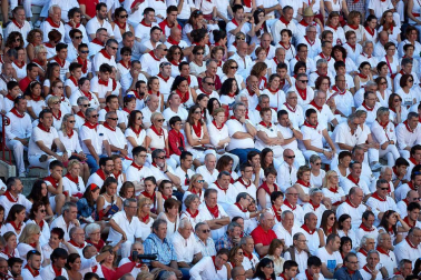 Público asistente a la Plaza de Toros de Pamplona durante la octava corrida de la Feria del Toro 2019 con la ganadería de Miura para los diestros Rafaelillo, Octavio Chacón y Juan Leal.