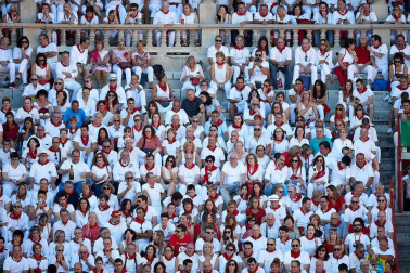 Público asistente a la Plaza de Toros de Pamplona durante la octava corrida de la Feria del Toro 2019 con la ganadería de Miura para los diestros Rafaelillo, Octavio Chacón y Juan Leal.