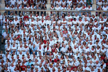Público asistente a la Plaza de Toros de Pamplona durante la octava corrida de la Feria del Toro 2019 con la ganadería de Miura para los diestros Rafaelillo, Octavio Chacón y Juan Leal.