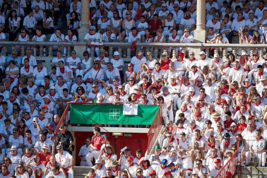 Público asistente a la Plaza de Toros de Pamplona durante la octava corrida de la Feria del Toro 2019 con la ganadería de Miura para los diestros Rafaelillo, Octavio Chacón y Juan Leal.