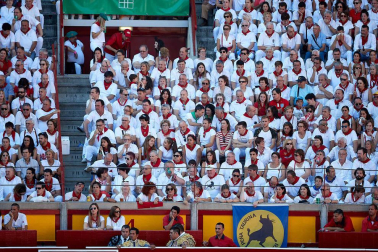 Público asistente a la Plaza de Toros de Pamplona durante la octava corrida de la Feria del Toro 2019 con la ganadería de Miura para los diestros Rafaelillo, Octavio Chacón y Juan Leal.