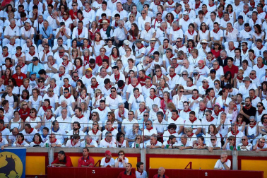 Público asistente a la Plaza de Toros de Pamplona durante la octava corrida de la Feria del Toro 2019 con la ganadería de Miura para los diestros Rafaelillo, Octavio Chacón y Juan Leal.
