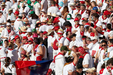 Público asistente a la Plaza de Toros de Pamplona durante la octava corrida de la Feria del Toro 2019 con la ganadería de Miura para los diestros Rafaelillo, Octavio Chacón y Juan Leal.