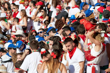 Público asistente a la Plaza de Toros de Pamplona durante la octava corrida de la Feria del Toro 2019 con la ganadería de Miura para los diestros Rafaelillo, Octavio Chacón y Juan Leal.