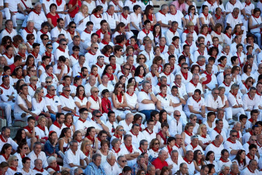 Público asistente a la Plaza de Toros de Pamplona durante la octava corrida de la Feria del Toro 2019 con la ganadería de Miura para los diestros Rafaelillo, Octavio Chacón y Juan Leal.