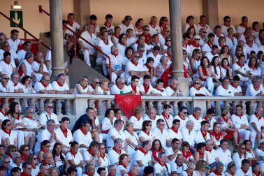 Público asistente a la Plaza de Toros de Pamplona durante la octava corrida de la Feria del Toro 2019 con la ganadería de Miura para los diestros Rafaelillo, Octavio Chacón y Juan Leal.