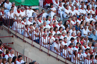 Público asistente a la Plaza de Toros de Pamplona durante la octava corrida de la Feria del Toro 2019 con la ganadería de Miura para los diestros Rafaelillo, Octavio Chacón y Juan Leal.