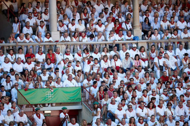 Público asistente a la Plaza de Toros de Pamplona durante la octava corrida de la Feria del Toro 2019 con la ganadería de Miura para los diestros Rafaelillo, Octavio Chacón y Juan Leal.