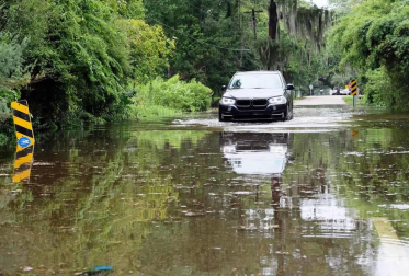 Aunque reducida de huracán a tormenta tropical, las autoridades alertan de extremar las precauciones por el riesgo de inundaciones.