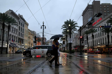 Aunque reducida de huracán a tormenta tropical, las autoridades alertan de extremar las precauciones por el riesgo de inundaciones.