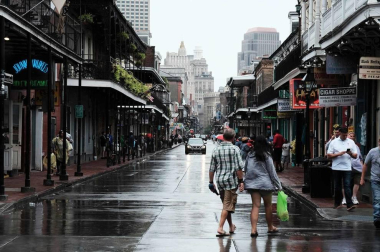 Aunque reducida de huracán a tormenta tropical, las autoridades alertan de extremar las precauciones por el riesgo de inundaciones.