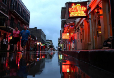 Aunque reducida de huracán a tormenta tropical, las autoridades alertan de extremar las precauciones por el riesgo de inundaciones.