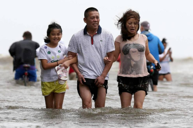 Aunque reducida de huracán a tormenta tropical, las autoridades alertan de extremar las precauciones por el riesgo de inundaciones.