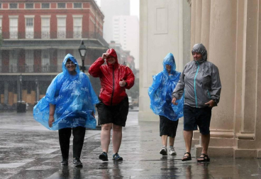 Aunque reducida de huracán a tormenta tropical, las autoridades alertan de extremar las precauciones por el riesgo de inundaciones.