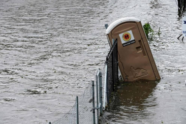 Aunque reducida de huracán a tormenta tropical, las autoridades alertan de extremar las precauciones por el riesgo de inundaciones.