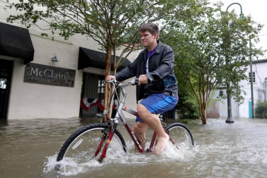 Aunque reducida de huracán a tormenta tropical, las autoridades alertan de extremar las precauciones por el riesgo de inundaciones.