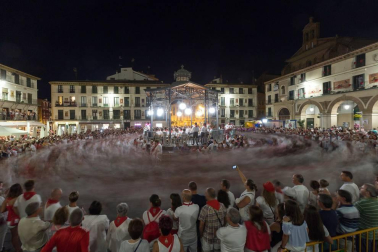 Imágenes de la Revoltosa y los fuegos que tienen lugar durante cada noche de las fiestas de Tudela.