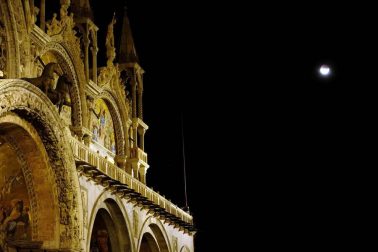 El fenómeno se pudo observar desde varios puntos del planeta y dejó estampas espectaculares.
