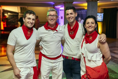 Teatro, música, circo, cabaret, humor delirante… Una mezcla explosiva que da lugar a uno de los espectáculos más vistos de los últimos tiempos: The Hole. El Teatro Gayarre programó de nuevo durante los Sanfermines esta cita, en esta ocasión la tercera de la saga, apellidada 'Zero' ya que en ella se da cuenta de cómo empezó todo.