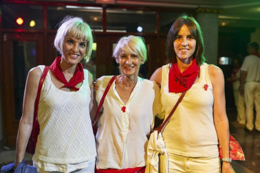 Teatro, música, circo, cabaret, humor delirante… Una mezcla explosiva que da lugar a uno de los espectáculos más vistos de los últimos tiempos: The Hole. El Teatro Gayarre programó de nuevo durante los Sanfermines esta cita, en esta ocasión la tercera de la saga, apellidada 'Zero' ya que en ella se da cuenta de cómo empezó todo.