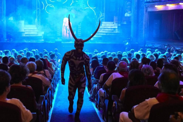 Teatro, música, circo, cabaret, humor delirante… Una mezcla explosiva que da lugar a uno de los espectáculos más vistos de los últimos tiempos: The Hole. El Teatro Gayarre programó de nuevo durante los Sanfermines esta cita, en esta ocasión la tercera de la saga, apellidada 'Zero' ya que en ella se da cuenta de cómo empezó todo.