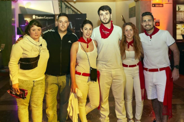 Teatro, música, circo, cabaret, humor delirante… Una mezcla explosiva que da lugar a uno de los espectáculos más vistos de los últimos tiempos: The Hole. El Teatro Gayarre programó de nuevo durante los Sanfermines esta cita, en esta ocasión la tercera de la saga, apellidada 'Zero' ya que en ella se da cuenta de cómo empezó todo.