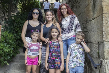 Un año más Bargota ha regresado al pasado, al siglo XVII, para revivir las leyendas alrededor de la brujería que guarda la memoria de esta localidad, con el brujo Johanes como principal protagonista. Una semana de celebración que, entre el 12 y el 17 de julio, ha transformado tanto las calles de este pueblo como a sus habitantes.