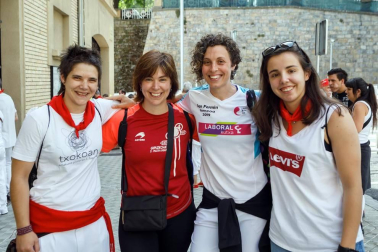 El frontón Labrit albergó la segunda edición de las finales de la Laboral Kutxa Emakume Master Cup. Con un lleno hasta la bandera -la organización tuvo que cerrar la entrada al completarse las mil doscientas plazas- los asistentes pudieron disfrutar del buen hacer de las mujeres pelotaris, que brindaron a los presentes una emocionante final.