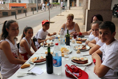 Fotos de los almuerzos antes del cohete de fiestas de Tudelas