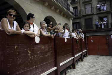 Centenares de vecinos se anudaron el pañuelico para dar comienzo seis días en honor a Santiago