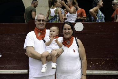 Centenares de vecinos se anudaron el pañuelico para dar comienzo seis días en honor a Santiago