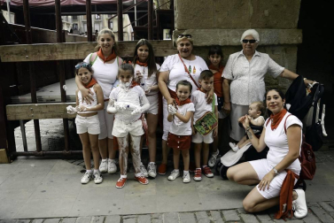 Centenares de vecinos se anudaron el pañuelico para dar comienzo seis días en honor a Santiago