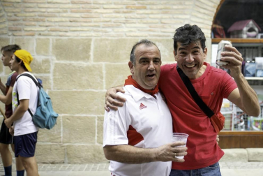 Centenares de vecinos se anudaron el pañuelico para dar comienzo seis días en honor a Santiago