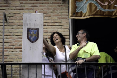 Centenares de vecinos se anudaron el pañuelico para dar comienzo seis días en honor a Santiago