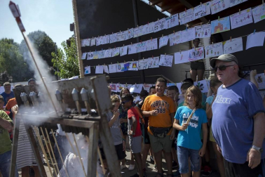 Axular Alemán Irisarri, de 9 años, fue el encargado de tirar los primeros tres cohetes