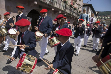 Axular Alemán Irisarri, de 9 años, fue el encargado de tirar los primeros tres cohetes