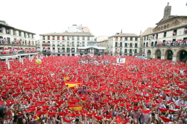 Este miércoles 24 de julio comenzaron las fiestas de Santa Ana en Tudela con el tradicional lanzamiento del cohete.
