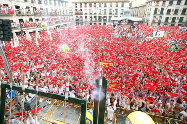 Este miércoles 24 de julio comenzaron las fiestas de Santa Ana en Tudela con el tradicional lanzamiento del cohete.