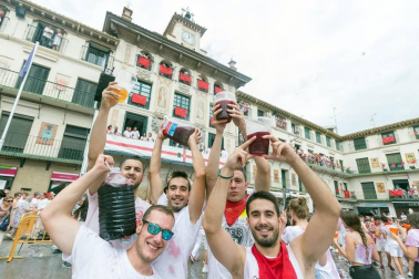 Este miércoles 24 de julio comenzaron las fiestas de Santa Ana en Tudela con el tradicional lanzamiento del cohete.