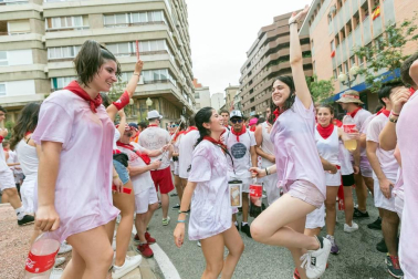 Este miércoles 24 de julio comenzaron las fiestas de Santa Ana en Tudela con el tradicional lanzamiento del cohete.