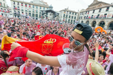Este miércoles 24 de julio comenzaron las fiestas de Santa Ana en Tudela con el tradicional lanzamiento del cohete.
