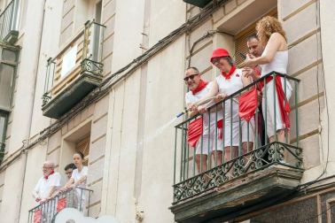 Este miércoles 24 de julio comenzaron las fiestas de Santa Ana en Tudela con el tradicional lanzamiento del cohete.