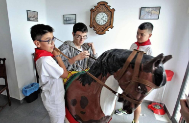A pesar de la inundación, el pueblo hará un paréntesis para festejar las fiestas y evadirse del recuerdo