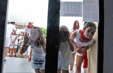 A pesar de la inundación, el pueblo hará un paréntesis para festejar las fiestas y evadirse del recuerdo