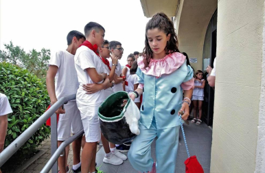 A pesar de la inundación, el pueblo hará un paréntesis para festejar las fiestas y evadirse del recuerdo