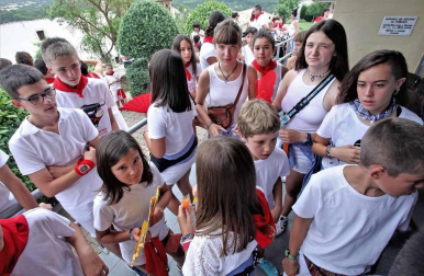 A pesar de la inundación, el pueblo hará un paréntesis para festejar las fiestas y evadirse del recuerdo