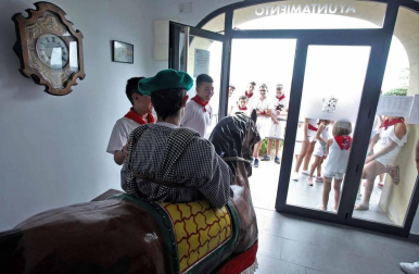 A pesar de la inundación, el pueblo hará un paréntesis para festejar las fiestas y evadirse del recuerdo