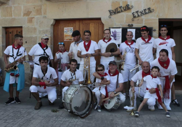 Fotos del cohete de fiestas de Santa Ana en Olazagutía 2019